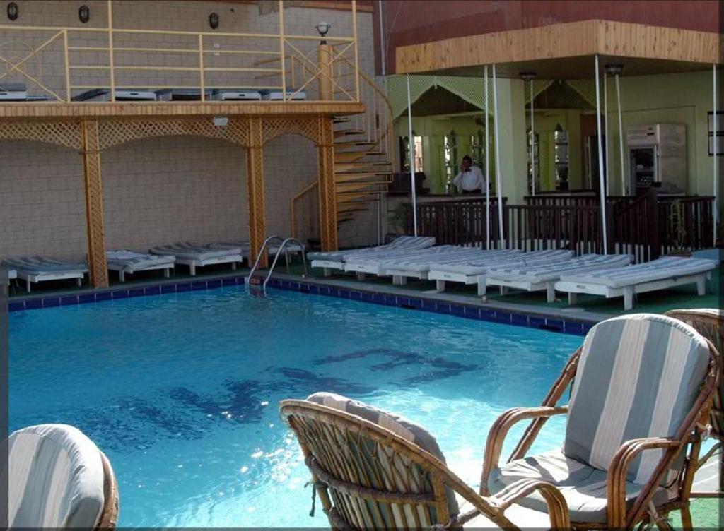 Emilio Hotel Luxor Kültér fotó
