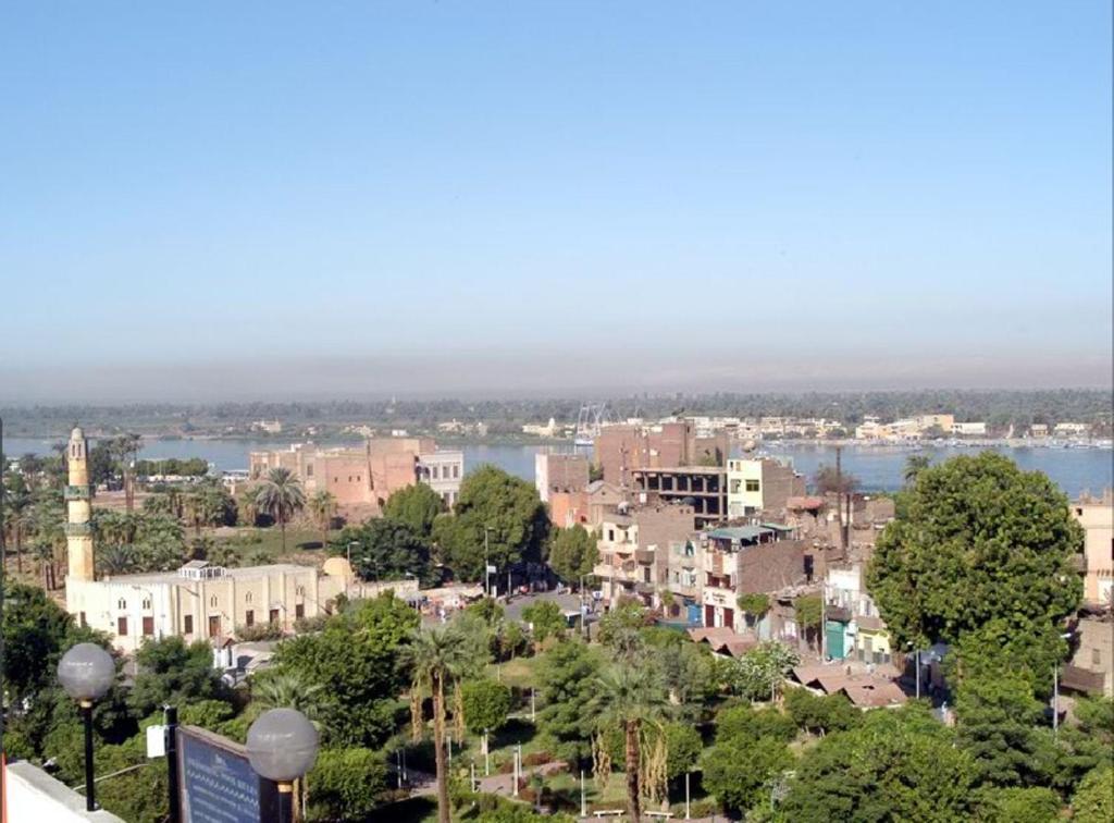 Emilio Hotel Luxor Kültér fotó